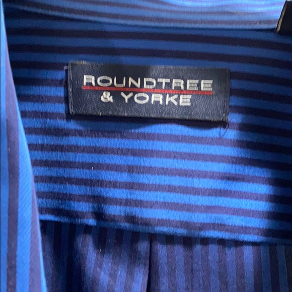 Button down - Picture 2 of 4